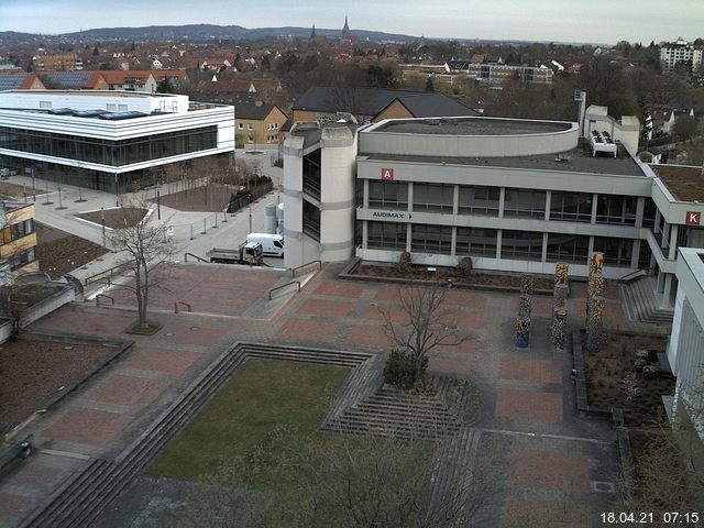 Foto der Webcam: Verwaltungsgebäude, Innenhof mit Audimax, Hörsaal-Gebäude 1