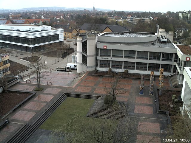 Foto der Webcam: Verwaltungsgebäude, Innenhof mit Audimax, Hörsaal-Gebäude 1