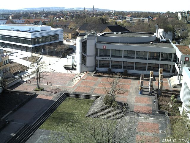 Foto der Webcam: Verwaltungsgebäude, Innenhof mit Audimax, Hörsaal-Gebäude 1