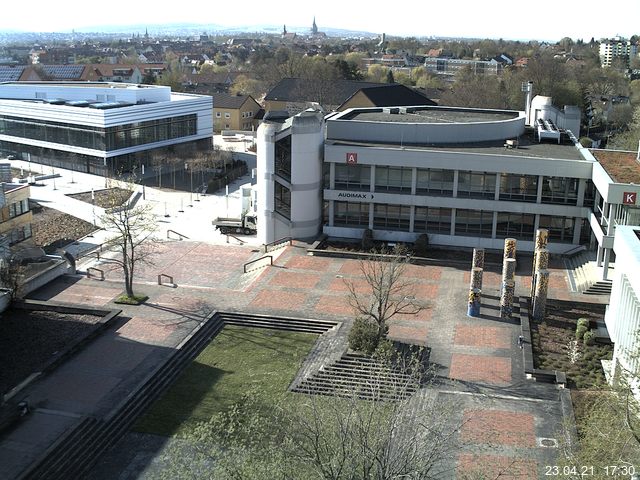 Foto der Webcam: Verwaltungsgebäude, Innenhof mit Audimax, Hörsaal-Gebäude 1