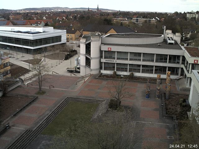 Foto der Webcam: Verwaltungsgebäude, Innenhof mit Audimax, Hörsaal-Gebäude 1