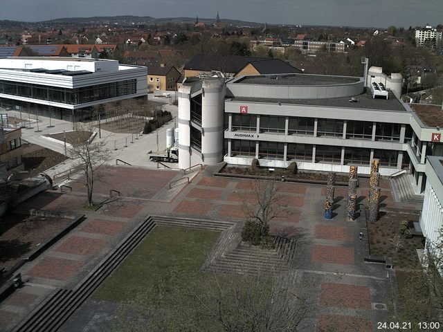 Foto der Webcam: Verwaltungsgebäude, Innenhof mit Audimax, Hörsaal-Gebäude 1