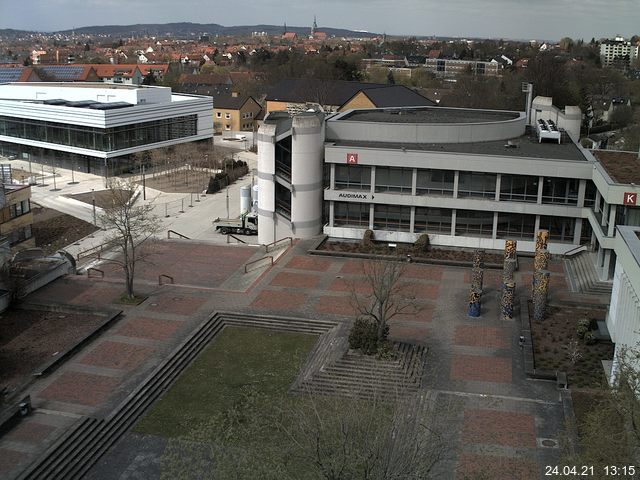 Foto der Webcam: Verwaltungsgebäude, Innenhof mit Audimax, Hörsaal-Gebäude 1