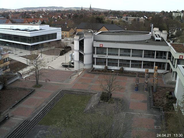 Foto der Webcam: Verwaltungsgebäude, Innenhof mit Audimax, Hörsaal-Gebäude 1