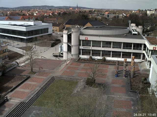 Foto der Webcam: Verwaltungsgebäude, Innenhof mit Audimax, Hörsaal-Gebäude 1