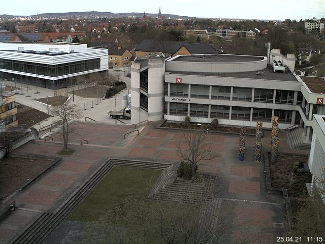 Foto der Webcam: Verwaltungsgebäude, Innenhof mit Audimax, Hörsaal-Gebäude 1