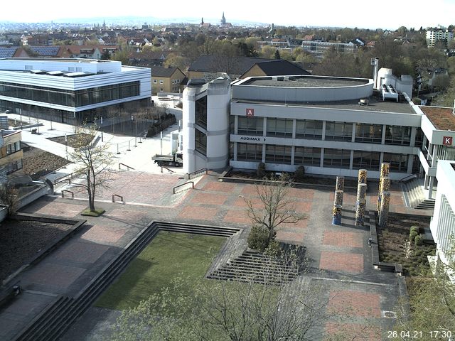 Foto der Webcam: Verwaltungsgebäude, Innenhof mit Audimax, Hörsaal-Gebäude 1