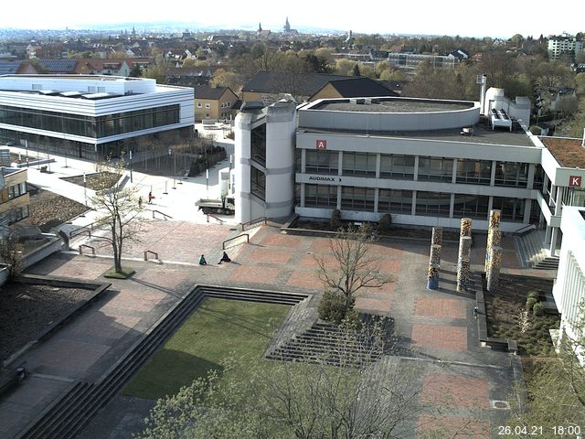 Foto der Webcam: Verwaltungsgebäude, Innenhof mit Audimax, Hörsaal-Gebäude 1