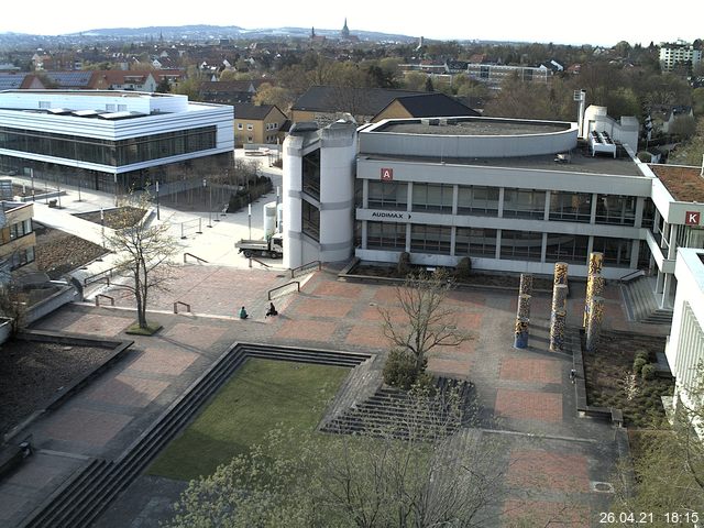 Foto der Webcam: Verwaltungsgebäude, Innenhof mit Audimax, Hörsaal-Gebäude 1