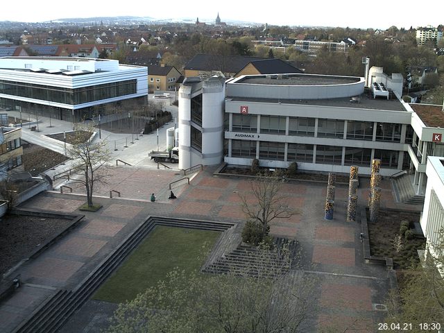 Foto der Webcam: Verwaltungsgebäude, Innenhof mit Audimax, Hörsaal-Gebäude 1