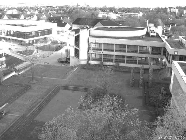 Foto der Webcam: Verwaltungsgebäude, Innenhof mit Audimax, Hörsaal-Gebäude 1