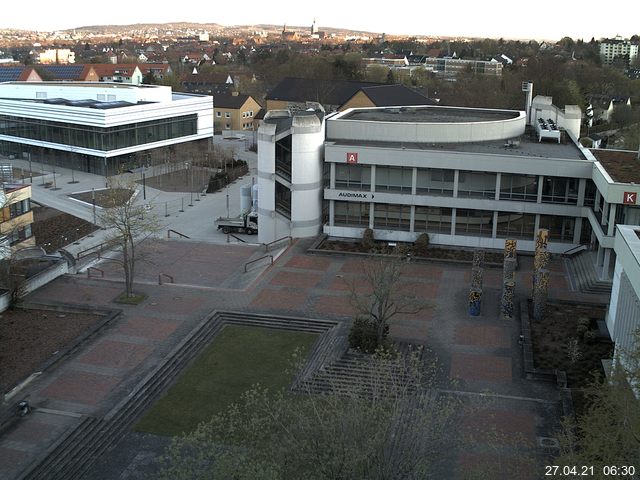 Foto der Webcam: Verwaltungsgebäude, Innenhof mit Audimax, Hörsaal-Gebäude 1