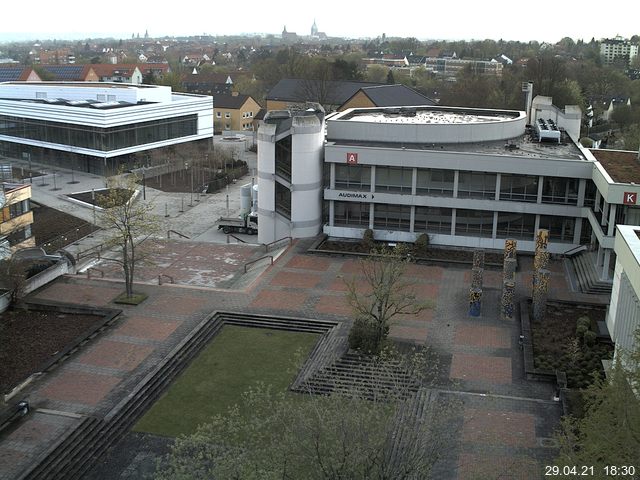 Foto der Webcam: Verwaltungsgebäude, Innenhof mit Audimax, Hörsaal-Gebäude 1