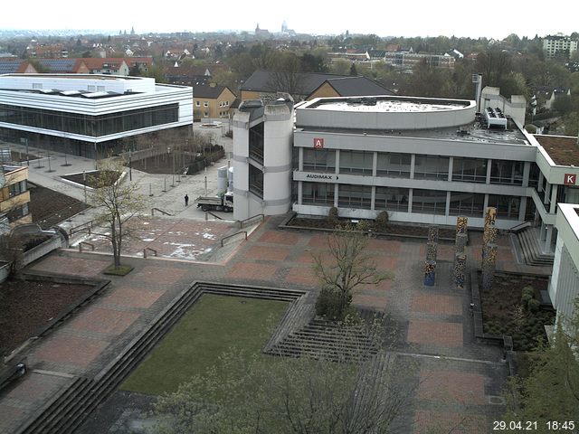 Foto der Webcam: Verwaltungsgebäude, Innenhof mit Audimax, Hörsaal-Gebäude 1