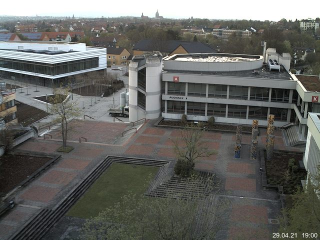 Foto der Webcam: Verwaltungsgebäude, Innenhof mit Audimax, Hörsaal-Gebäude 1