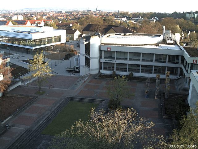 Foto der Webcam: Verwaltungsgeb&auml;ude, Innenhof mit Audimax, H&ouml;rsaal-Geb&auml;ude 1
