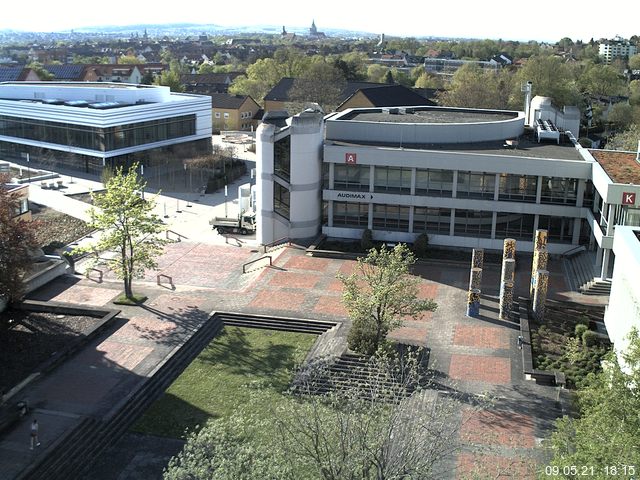 Foto der Webcam: Verwaltungsgebäude, Innenhof mit Audimax, Hörsaal-Gebäude 1