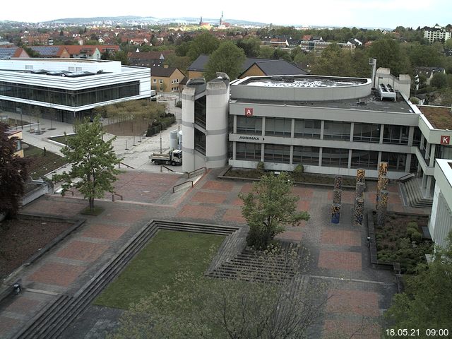 Foto der Webcam: Verwaltungsgebäude, Innenhof mit Audimax, Hörsaal-Gebäude 1