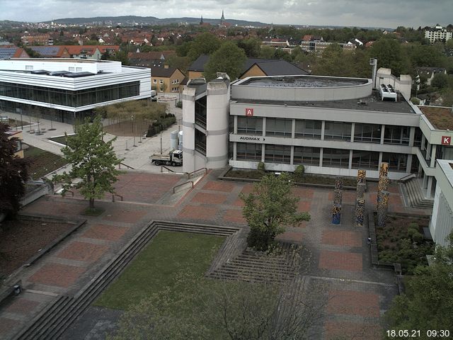 Foto der Webcam: Verwaltungsgebäude, Innenhof mit Audimax, Hörsaal-Gebäude 1