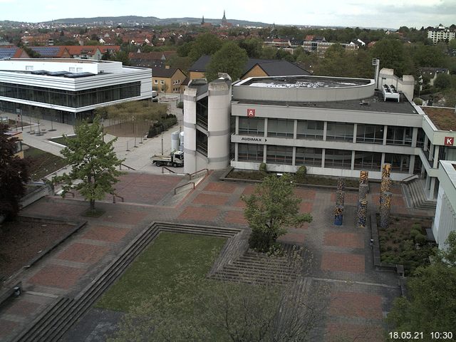 Foto der Webcam: Verwaltungsgebäude, Innenhof mit Audimax, Hörsaal-Gebäude 1