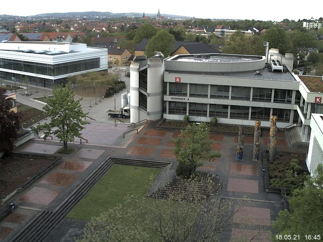 Foto der Webcam: Verwaltungsgebäude, Innenhof mit Audimax, Hörsaal-Gebäude 1