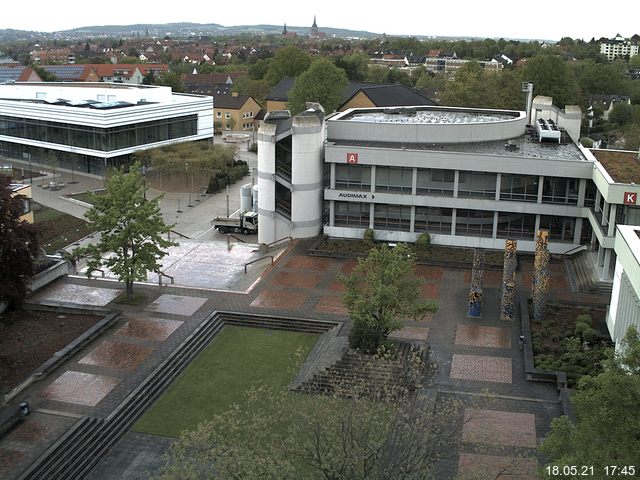 Foto der Webcam: Verwaltungsgebäude, Innenhof mit Audimax, Hörsaal-Gebäude 1