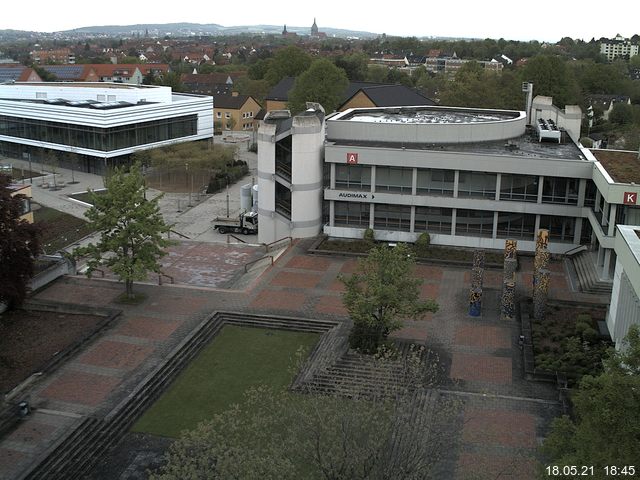 Foto der Webcam: Verwaltungsgebäude, Innenhof mit Audimax, Hörsaal-Gebäude 1