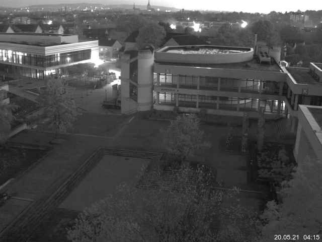 Foto der Webcam: Verwaltungsgebäude, Innenhof mit Audimax, Hörsaal-Gebäude 1