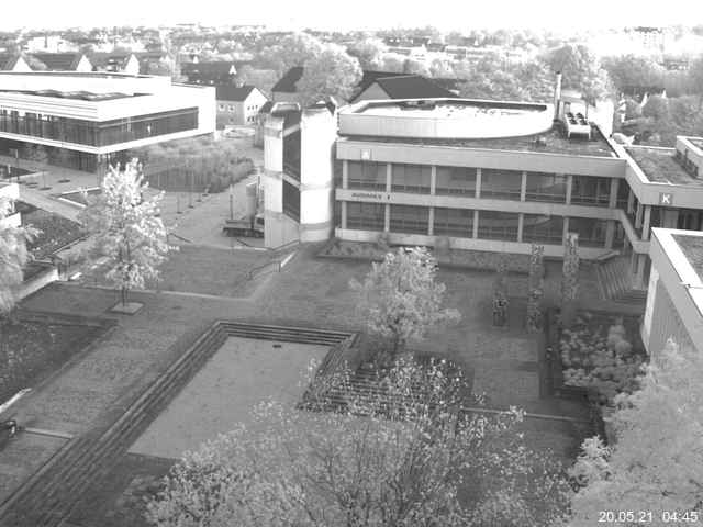 Foto der Webcam: Verwaltungsgebäude, Innenhof mit Audimax, Hörsaal-Gebäude 1