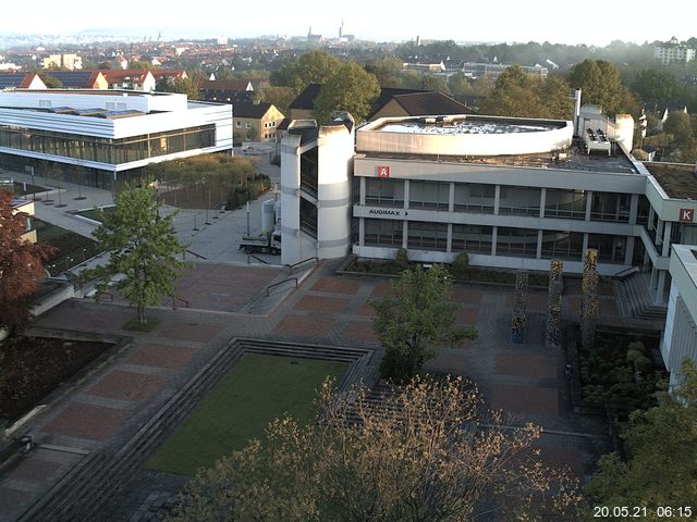 Foto der Webcam: Verwaltungsgebäude, Innenhof mit Audimax, Hörsaal-Gebäude 1