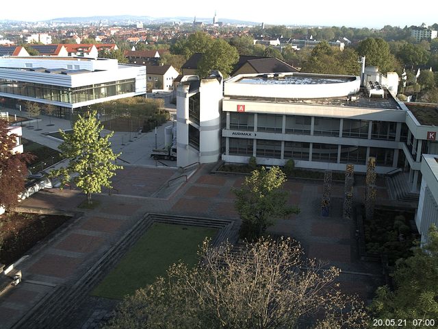 Foto der Webcam: Verwaltungsgebäude, Innenhof mit Audimax, Hörsaal-Gebäude 1