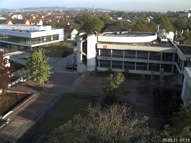 Foto der Webcam: Verwaltungsgebäude, Innenhof mit Audimax, Hörsaal-Gebäude 1