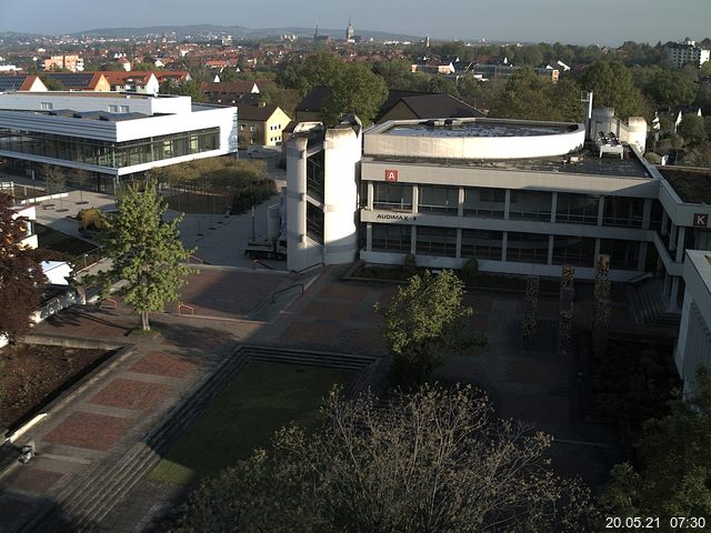 Foto der Webcam: Verwaltungsgebäude, Innenhof mit Audimax, Hörsaal-Gebäude 1