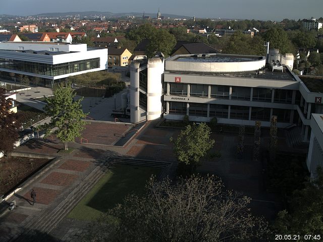 Foto der Webcam: Verwaltungsgebäude, Innenhof mit Audimax, Hörsaal-Gebäude 1