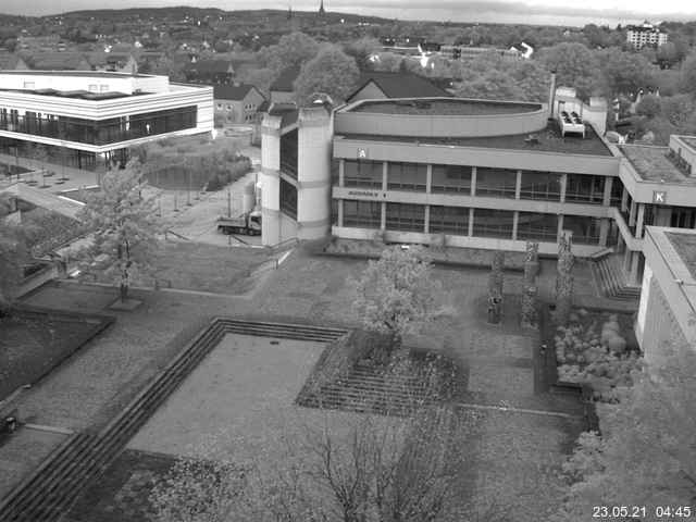 Foto der Webcam: Verwaltungsgebäude, Innenhof mit Audimax, Hörsaal-Gebäude 1