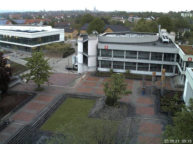 Foto der Webcam: Verwaltungsgebäude, Innenhof mit Audimax, Hörsaal-Gebäude 1