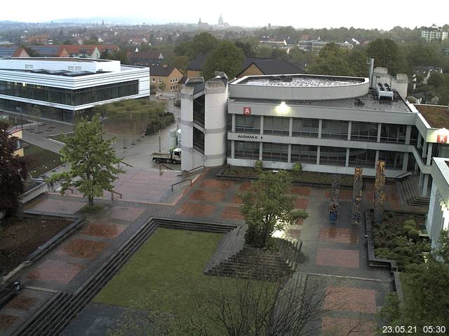 Foto der Webcam: Verwaltungsgebäude, Innenhof mit Audimax, Hörsaal-Gebäude 1