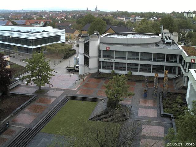 Foto der Webcam: Verwaltungsgebäude, Innenhof mit Audimax, Hörsaal-Gebäude 1