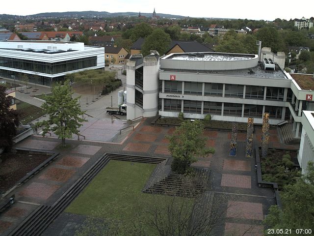 Foto der Webcam: Verwaltungsgebäude, Innenhof mit Audimax, Hörsaal-Gebäude 1