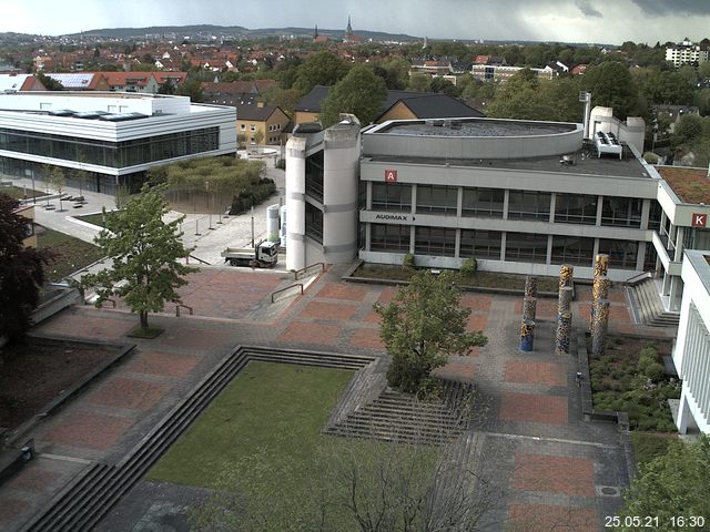 Foto der Webcam: Verwaltungsgebäude, Innenhof mit Audimax, Hörsaal-Gebäude 1