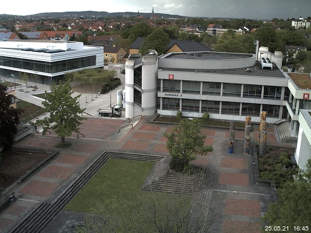 Foto der Webcam: Verwaltungsgebäude, Innenhof mit Audimax, Hörsaal-Gebäude 1