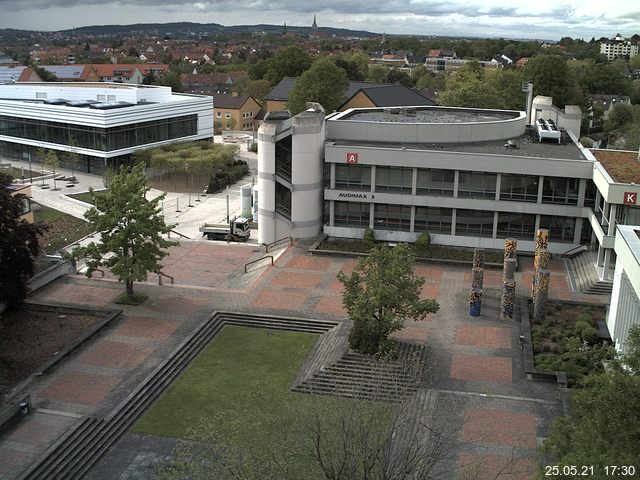 Foto der Webcam: Verwaltungsgebäude, Innenhof mit Audimax, Hörsaal-Gebäude 1