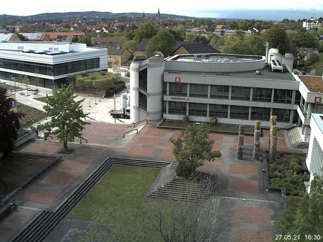 Foto der Webcam: Verwaltungsgebäude, Innenhof mit Audimax, Hörsaal-Gebäude 1