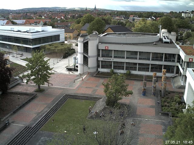 Foto der Webcam: Verwaltungsgebäude, Innenhof mit Audimax, Hörsaal-Gebäude 1