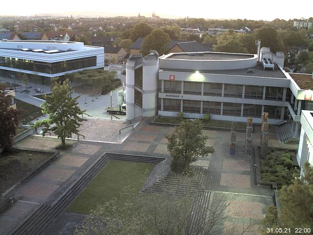 Foto der Webcam: Verwaltungsgebäude, Innenhof mit Audimax, Hörsaal-Gebäude 1