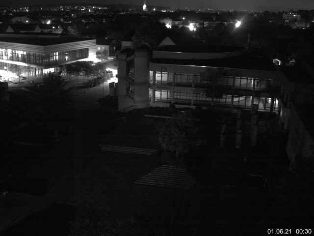 Foto der Webcam: Verwaltungsgebäude, Innenhof mit Audimax, Hörsaal-Gebäude 1