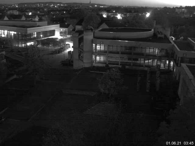 Foto der Webcam: Verwaltungsgebäude, Innenhof mit Audimax, Hörsaal-Gebäude 1