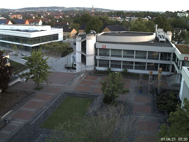 Foto der Webcam: Verwaltungsgebäude, Innenhof mit Audimax, Hörsaal-Gebäude 1