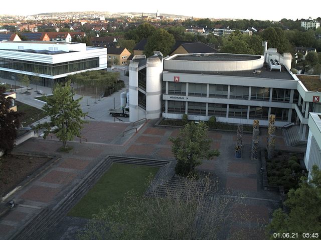 Foto der Webcam: Verwaltungsgebäude, Innenhof mit Audimax, Hörsaal-Gebäude 1