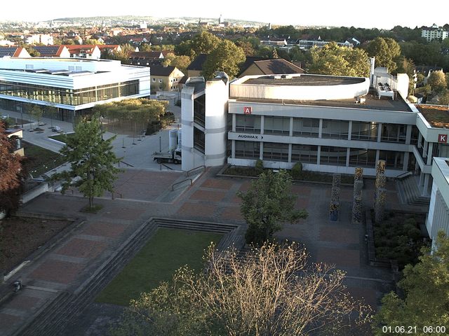 Foto der Webcam: Verwaltungsgebäude, Innenhof mit Audimax, Hörsaal-Gebäude 1